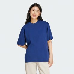 Koszulka Essentials Contemporary Logo Boyfriend. Białe bluzki Adidas, s, bez wzorów, sportowe, bez kołnierzyka, bez ramiączek. Za 139.00 zł.