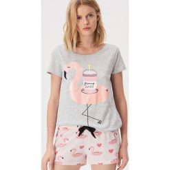 Dwuczęściowa piżama z flamingiem - Jasny szary. Piżamy Sinsay. Za 39.99 zł.