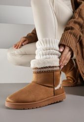 Brązowe Śniegowce o Wsuwanym Fasonie z Haftem i Futrem przy Cholewce Mevinadia. Brązowe trapery i śniegowce Renee, z jeansu. Za 109.99 zł.