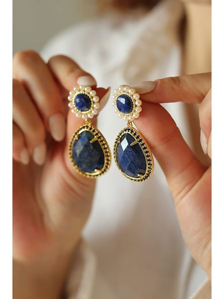 Pierres delicates Pozłacane kolczyki-wkrętki z lapis lazuli rozmiar: onesize. Niebieskie kolczyki Pierres delicates, z lazurytem, pozłacane. Za 109.26 zł.