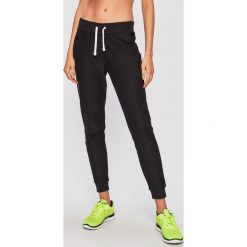 Reebok - Spodnie. Czarne spodnie dresowe Reebok, s, bez wzorów, z bawełny. Za 179.90 zł.
