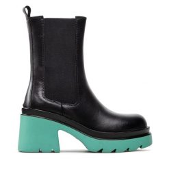 Botki DeeZee. Czarne botki DeeZee, bez wzorów, bez obcasa, na słupku, bez zapięcia. Za 239.99 zł.