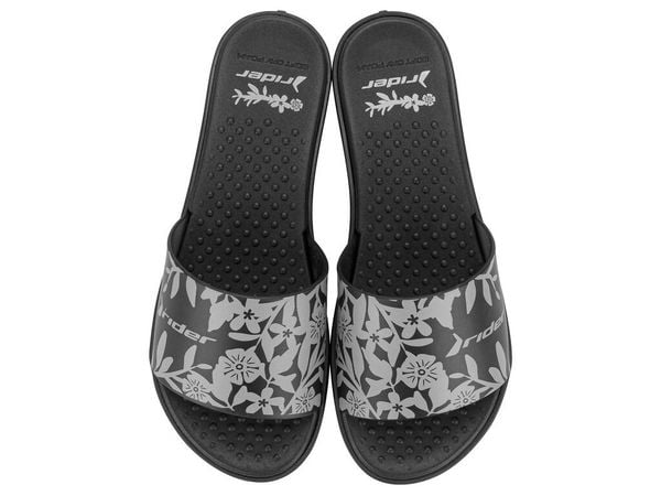 Klapki sportowe damskie Rider Splash VI. Czarne klapki Rider, bez wzorów, z gumy, bez obcasa. Za 139.00 zł.