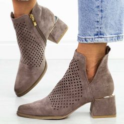 Khaki ażurowe botki damskie na obcasie Potocki 12356. Brązowe botki POTOCKI, na lato, w ażurowe wzory, z zamszu, bez obcasa, na obcasie, bez zapięcia. Za 219.00 zł.