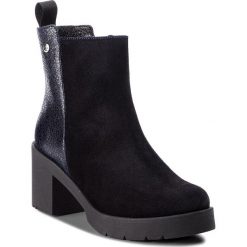 Botki MACIEJKA - 03762-17/00-3 Granat. Niebieskie botki Maciejka, bez wzorów, ze skóry, bez obcasa, na obcasie, bez zapięcia. Za 279.00 zł.