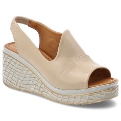 Sandały damskie Artiker, cholewka ze skóry naturalnej licowej wsuwany fason elastyczna wstawka przy pięcie, beżowe, 58C2039. Brązowe sandały Artiker, bez wzorów, ze skóry, bez obcasa, na koturnie, bez zapięcia. Za 269.00 zł.