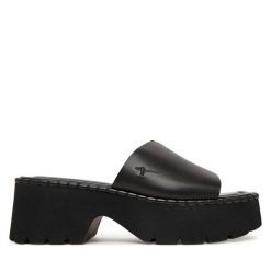 Klapki Tamaris. Czarne klapki Tamaris, bez wzorów, bez obcasa. Za 329.99 zł.