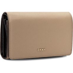 Duży Portfel Damski DKNY - Slgs Bryant Park R462350204 Nude 277. Brązowe portfele DKNY, bez wzorów, ze skóry. W wyprzedaży za 299.00 zł.
