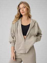 4F Bluza dresowa regular z modalem damska - beżowa XS. Brązowe bluzy 4f, s, bez wzorów, z dresówki, z kapturem. Za 199.99 zł.