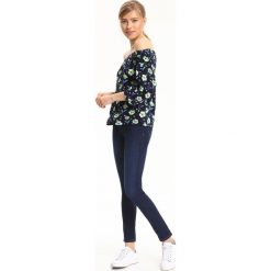 KOSZULA DŁUGI RĘKAW DAMSKA. Czarne koszule TROLL, s, bez wzorów, z jeansu, eleganckie, bez kołnierzyka, bez ramiączek. W wyprzedaży za 49.99 zł.