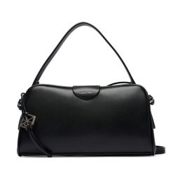 Torebka Calvin Klein. Czarne torebki klasyczne Calvin Klein, bez wzorów, bez dodatków. Za 489.99 zł.