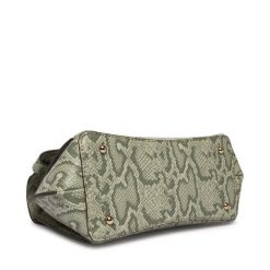 Torebka Guess. Zielone torebki klasyczne Guess, z aplikacjami, bez dodatków. Za 639.99 zł.