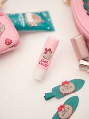 Balsam do ust Pusheen the Cat - różowy. Balsamy do ust Sinsay. Za 9.99 zł.