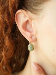 L'Atelier de Gaia Pozłacane kolczyki z akwamarynami rozmiar: onesize. Zielone kolczyki L'Atelier de Gaia, z akwamarynem, pozłacane, z zapięciem typu bigiel. Za 74.28 zł.