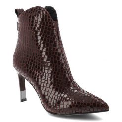 Botki damskie S. Barski, na szpilce skórzane we wzorki z noskiem w szpic ocieplane i na zamek, wino, CR52-705. Czerwone botki S.BARSKI, na zimę, bez wzorów, z lakierowanej skóry, ze szpiczastym noskiem, bez obcasa, na obcasie, bez zapięcia. Za 329.00 zł.