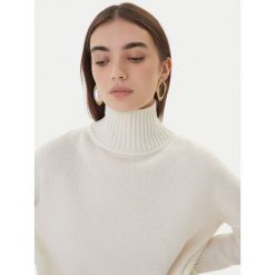 Klipsy Weekend Max Mara. Żółte kolczyki Weekend Max Mara, złote, z klipsem. Za 309.99 zł.
