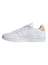 Adidas Sneakersy "Grand Court SE" w kolorze białym rozmiar: 41_1/3. Białe trampki Adidas, bez wzorów, z syntetyku, bez zapięcia. Za 248.45 zł.