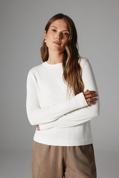 BLUZKA REYA ECRU M - Flawless. Bluzki Flawless, m, bez wzorów, z wiskozy, bez kołnierzyka, bez ramiączek. Za 259.00 zł.