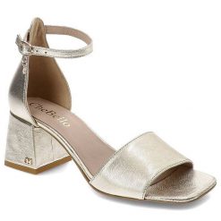 Złote Sandały Chebello Eleganckie Obuwie Damskie. Żółte sandały CheBello, bez wzorów, ze skóry, eleganckie, bez obcasa, na obcasie, bez zapięcia. Za 329.00 zł.