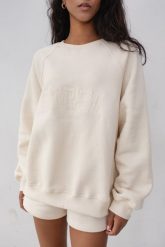 Bluza damska o luźnym kroju z haftem MRSL w kolorze LIGHT BEIGE - OLIVET-UNI. Brązowe bluzy Marsala, uniwersalny, bez wzorów, z bawełny, bez ramiączek. Za 269.90 zł.