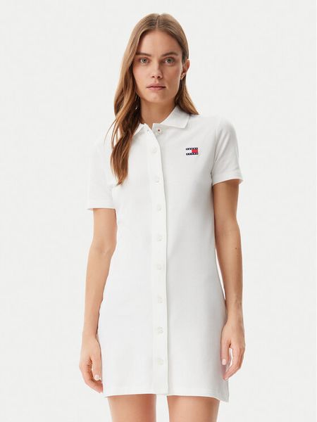 Tommy Jeans Sukienka codzienna Badge DW0DW20302 Écru Regular Fit. Sukienki Tommy Jeans, na co dzień, xs, bez wzorów, z bawełny, bez kołnierzyka, bez ramiączek, koszulowe. Za 189.99 zł.