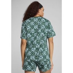 Damska luźna koszulka ESS GRAPHIC PUMA Green Moon. Zielone koszulki sportowe Puma, bez wzorów, z gumy, bez ramiączek. Za 78.99 zł.
