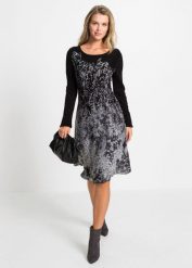Sukienka dzianinowa. Czarne sukienki bonprix, bez wzorów, z dzianiny, eleganckie, bez kołnierzyka, bez ramiączek. Za 144.99 zł.