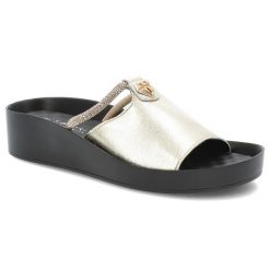 Klapki damskie S. Barski, na platformie ze skóry naturalnej z ozdobą eleganckie, złote, KV51-034. Żółte klapki S.BARSKI, z aplikacjami, ze skóry, bez obcasa, na koturnie. Za 139.00 zł.