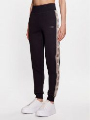 Guess Spodnie dresowe Britney V2YB15 KB3P2 Czarny Regular Fit. Czarne spodnie dresowe Guess, xxs, z aplikacjami, z bawełny. Za 429.99 zł.