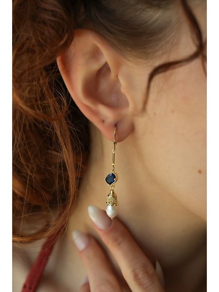 Pierres delicates Pozłacane kolczyki z cyrkoniami rozmiar: onesize. Niebieskie kolczyki Pierres delicates, z cyrkonią, pozłacane. Za 100.75 zł.