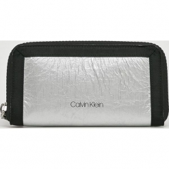 Calvin Klein - Portfel. Szare portfele Calvin Klein, bez wzorów, z materiału. W wyprzedaży za 159.90 zł.