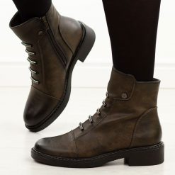 Szare płaskie botki damskie Jezzi asa252-5. Szare botki Jezzi, na jesień, bez wzorów, ze skóry, bez obcasa, na obcasie, bez zapięcia. Za 249.00 zł.