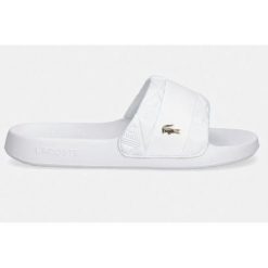 KLAPKI LACOSTE SERVE SLIDE HYB 126 1 CFA 751CFA003121G R-42. Białe klapki Lacoste, bez wzorów, z dresówki, bez obcasa. Za 215.60 zł.