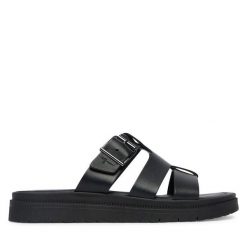 Klapki Tamaris. Czarne klapki Tamaris, bez wzorów, bez obcasa. Za 299.99 zł.