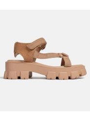 Loft37 Sandały w kolorze jasnobrązowym rozmiar: 39. Brązowe sandały loft37, bez wzorów, z otwartym noskiem, bez obcasa, na koturnie, bez zapięcia. Za 217.99 zł.