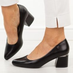 Czarne czółenka damskie na obacasie Vinceza 62292. Czarne czółenka VINCEZA, bez wzorów, ze skóry, bez obcasa, na obcasie, bez zapięcia. Za 179.00 zł.