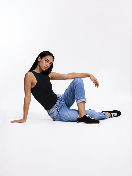Jeansy Boyfriend - niebieski. Niebieskie jeansy Reserved, bez wzorów. Za 129.99 zł.