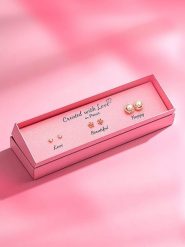 Created with Love 3-częściowy zestaw kolczyków-wkrętek "Heart" z cyrkoniami rozmiar: onesize. Białe kolczyki Created with Love, z cyrkonią, z mosiądzu. Za 56.99 zł.