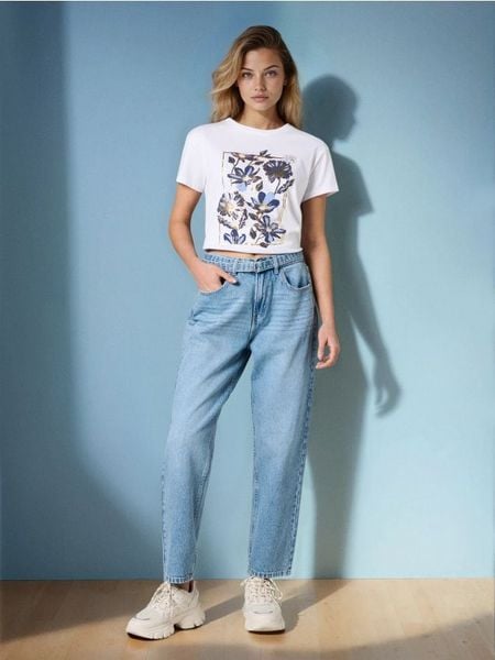 Jeansy mom fit z efektem sprania - niebieski. Niebieskie jeansy Sinsay, l, bez wzorów. W wyprzedaży za 33.99 zł.