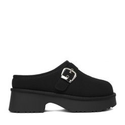 Klapki JENNY. Czarne klapki Jenny, bez wzorów, bez obcasa. Za 149.99 zł.