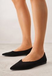 Czarne Balerinki z Imitacji Zamszu ze Szpiczastym Noskiem Melikel. Czarne baleriny Renee, bez wzorów, z satyny, ze szpiczastym noskiem, bez obcasa. Za 89.99 zł.