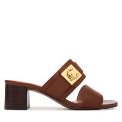 Klapki Coccinelle. Brązowe klapki Coccinelle, bez wzorów, bez obcasa. Za 949.99 zł.