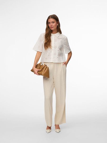 Vero Moda Bluzka w kolorze białym rozmiar: XL. Białe bluzki Vero Moda, xl, bez wzorów, z bawełny, bez kołnierzyka, bez ramiączek. Za 104.95 zł.