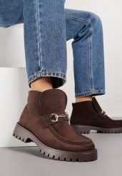 Brązowe Botki w Stylu Loafersów Zdobione Metaliczną Aplikacją Aqianey. Brązowe botki Renee, z aplikacjami, z jeansu, bez obcasa, na płaskiej podeszwie, bez zapięcia. Za 129.99 zł.