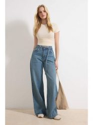 Trendyol Dżinsy - Comfort fit - w kolorze niebieskim rozmiar: 38. Niebieskie jeansy Trendyol, bez wzorów, z podwyższonym stanem. Za 104.99 zł.