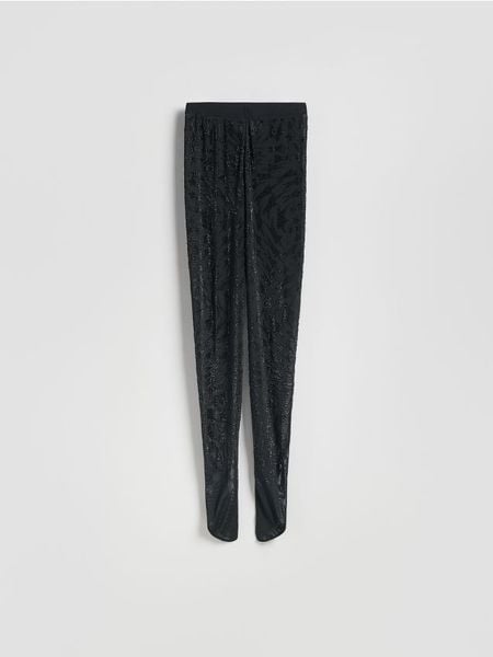Legginsy z ozdobną aplikacją - czarny. Czarne legginsy Reserved, l, z aplikacjami, z dzianiny. W wyprzedaży za 69.99 zł.
