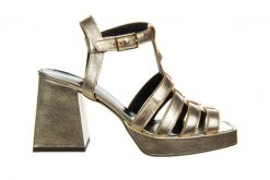 Sandały Bayla-157 4550 074-P Złoty Lico 157036, Skóra naturalna - 39. Żółte sandały Bayla, bez wzorów, z materiału, bez obcasa, na platformie, bez zapięcia. W wyprzedaży za 224.10 zł.