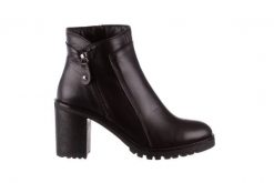 Botki Bayla-196 969607 Siy Soft 196032, Czarny, Skóra naturalna - 40. Czarne botki Bayla, bez wzorów, ze skóry, bez obcasa, bez zapięcia. W wyprzedaży za 134.10 zł.