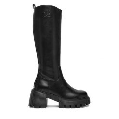 Kozaki Nine West. Czarne kozaki Nine West, bez obcasa, na słupku, bez zapięcia. Za 329.99 zł.