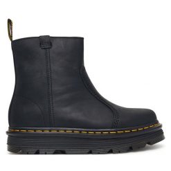 Botki Dr. Martens. Czarne botki Dr. Martens, bez wzorów, bez obcasa, na płaskiej podeszwie, bez zapięcia. Za 849.99 zł.